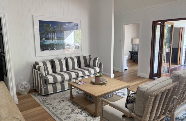 Tropical oasis in the heart of Brisbane, 3 bed, w pool, 4 km from the city