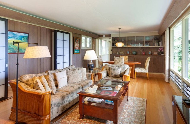 Tropical, secluded getaway with ocean views, covered lanai, grill, & fast WiFi