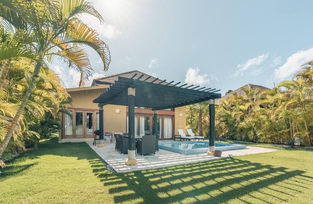 Tropical villa with pool at Green Village B843