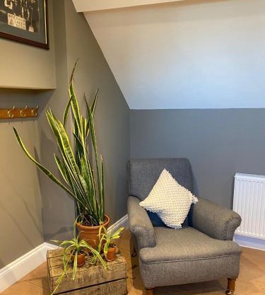 Trowel and Hammer, Flat 2