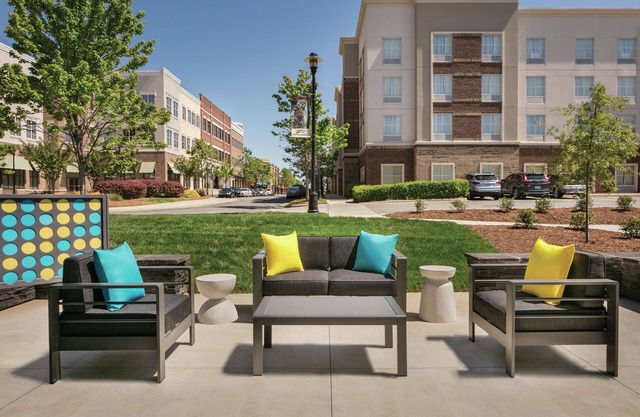 Tru by Hilton Charlotte Ayrsley