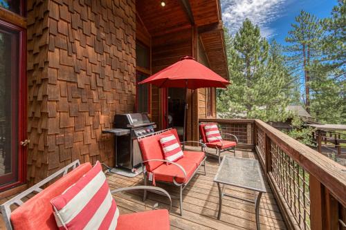 Truckee Timbers at Gray's Crossing by Tahoe Getaways - 4BR w Hot Tub, Ping Pong & EV