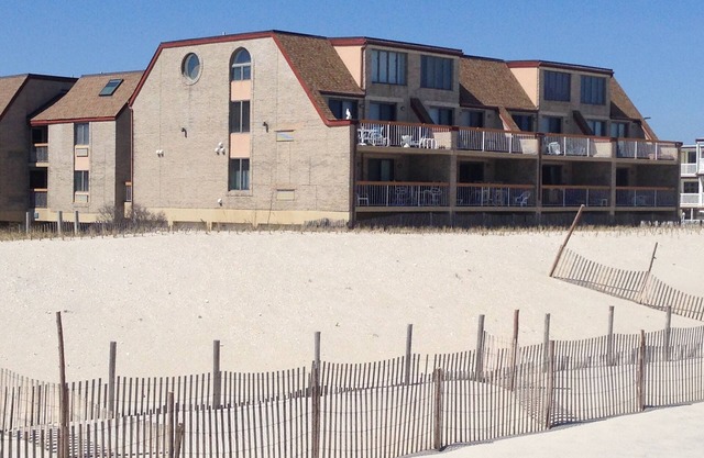 True Oceanfront-Fabulous Views Free Beach Badges & Wifi