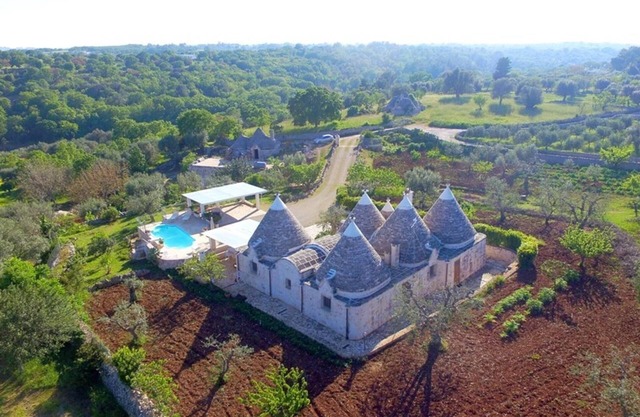 Trulli in Valle d'Itra with Pool and Views