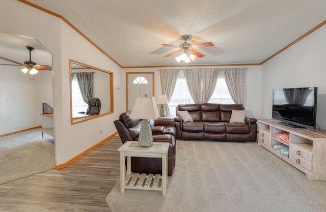 Tucked off the Path-Yet near it all! <5 min to entertainment, colleges and more!