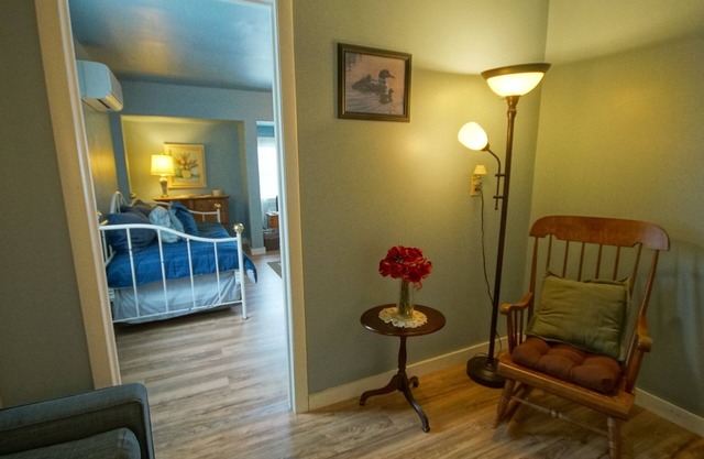 Tuckernuck Inn