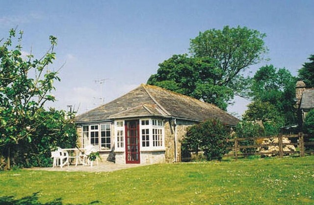TUMROSE COTTAGE, pet friendly, country holiday cottage in Blisland