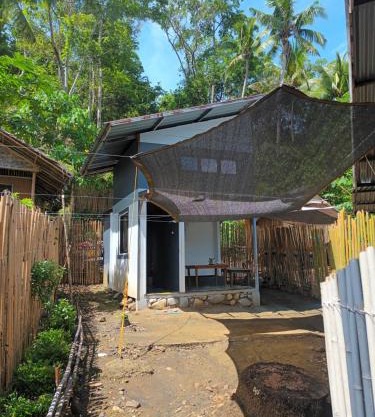 Tupi's Beachfront Minihouse