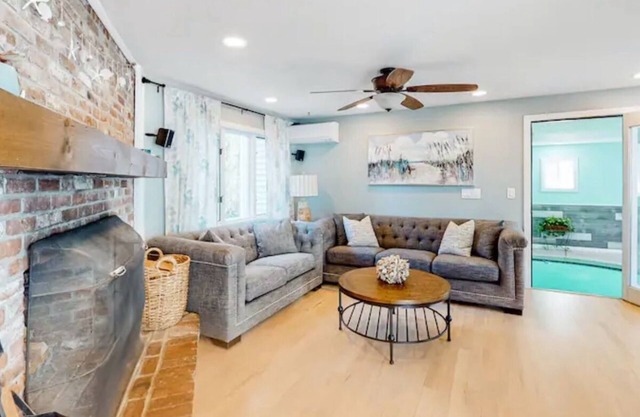 Turquoise Cottage - Indoor Pool,Hot Tub,Bring Your Pup,Short Walk to North Beach