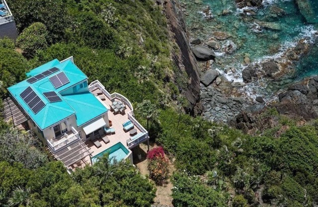 Turquoise Cove - Spectacular Waterfront Views.
