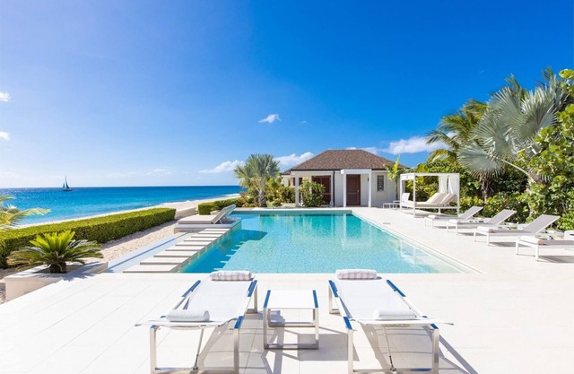 Turtle Nest - 4-bedroom luxury beachfront villa on Baie Longue Beach