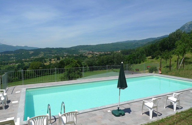 Tuscany farm with 14x5m private pool, peaceful spot near restaurant, sleeps 12