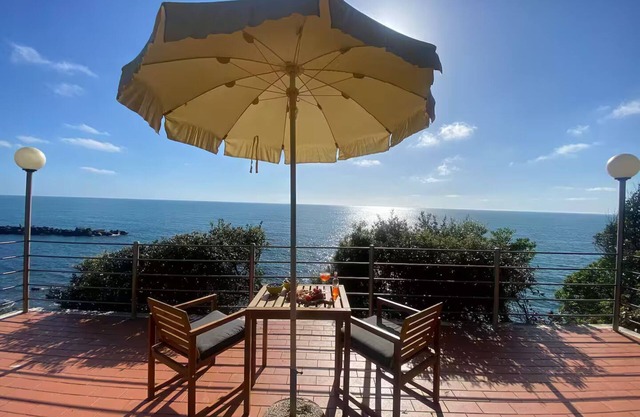 TUSCAN SEAFRONT APARTMENT WITH PRIVATE ACCESS TO THE SEA