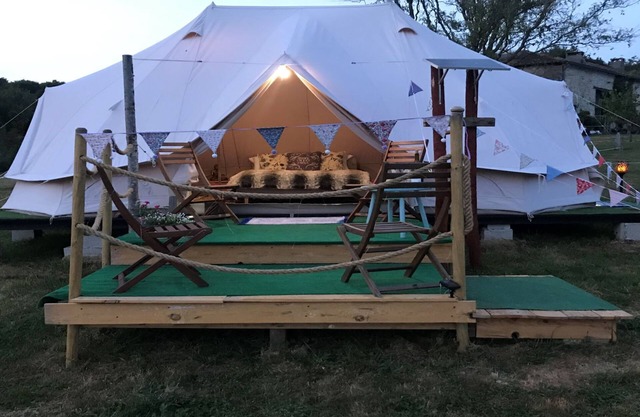 Twin Emperor Tent - Bbq, Pool & Pet Friendly