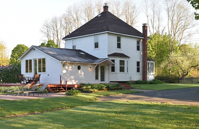 Twin Maple Farm: Charming Modern Farmhouse