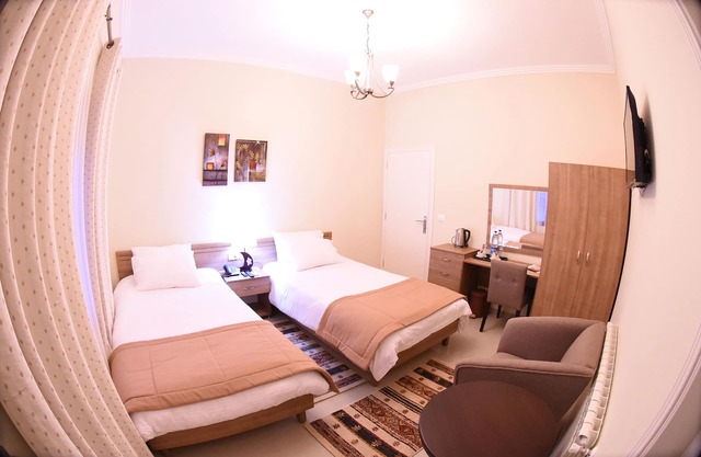 Twin room with a Beautiful Mountain View (No balcony)