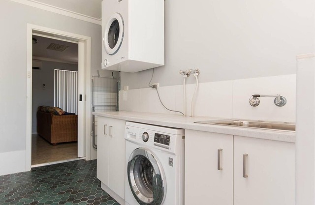 Twin Waters Caravan Park - Dawesville