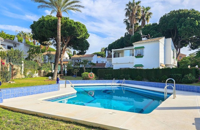 Two bed House in Calahonda just 1km to the beach