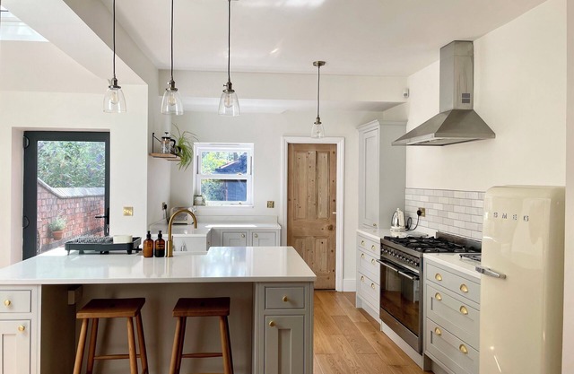 Two Bed Victorian Townhouse Opposite QE/University