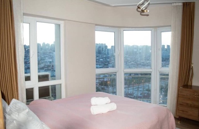 Two Bedroom 2A/C Apartment,Wi-Fi, Free parking-IS9nn