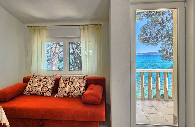 Two bedroom apartment near beach Kaštel Štafilić, Kaštela (A-21981-b)