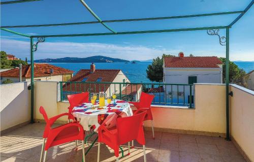 Two-Bedroom Apartment In Seget Vranjica