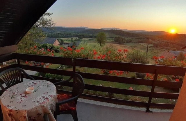 Two bedroom apartment with terrace Rakovica, Plitvice (A-24483-a)