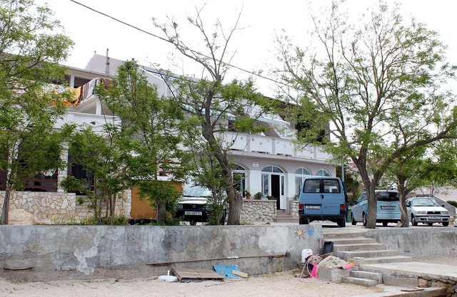 Two bedroom apartment near beach Metajna, Pag (A-6289-f)