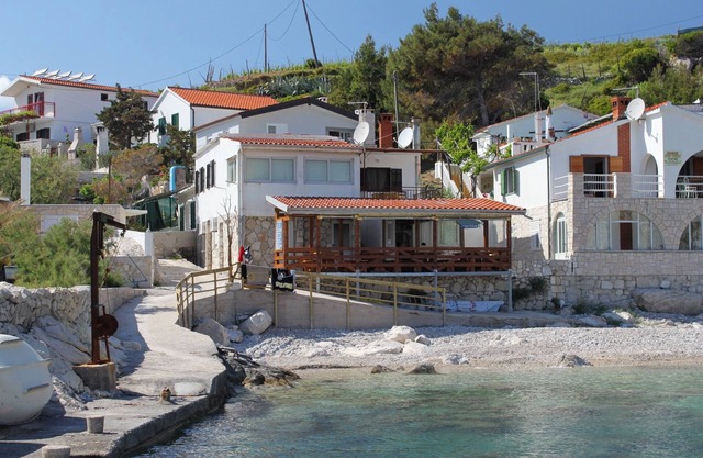 Two bedroom apartment near beach Cove Zaraće, Hvar (A-8778-a)