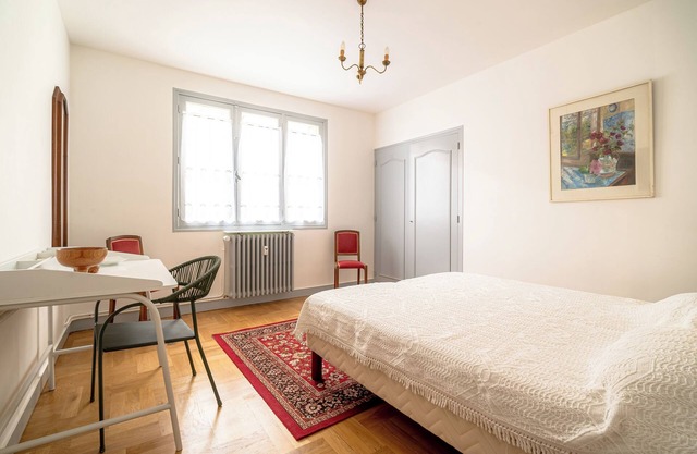 Two-bedroom apartment with kitchen and living room