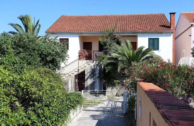 Two bedroom apartment with terrace Sreser, Pelješac (A-10206-a)