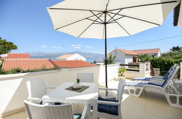 Two bedroom apartment with terrace and sea view Splitska, Brač (A-11300-a)