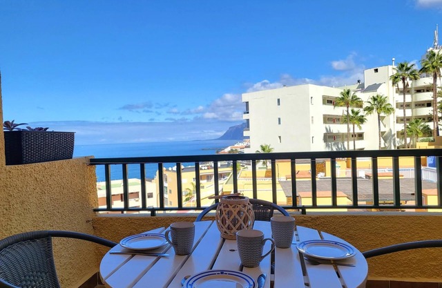 Two bedrooms, balcony, sea view, swimming pool,Wi-Fi 50 mts. from the beach