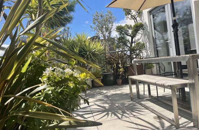 Two bedroom flat in Hoxton, sunny terrace, 10 mins from Old Street tube station