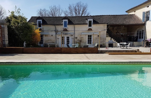 Two bedroomed stone gite with shared pool, close to Brantome