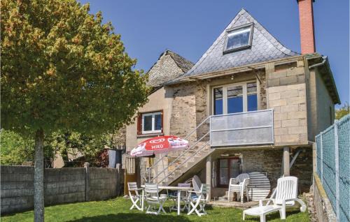 Two-Bedroom Holiday Home In Le Cayrol