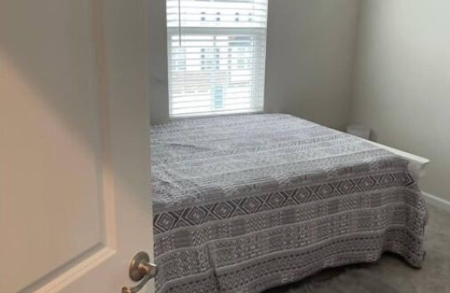 Two bedroom town house for R B&B rent near Carowinds waterpark and ride