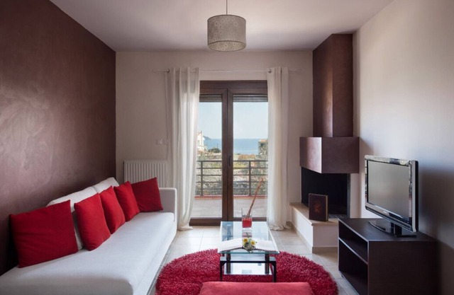 Two-Bedrooms Apartment with Sea & Moutain View (70m2)