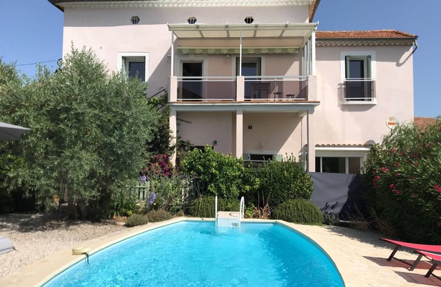 Two bedrooms for six people, swimming pool in Hérault