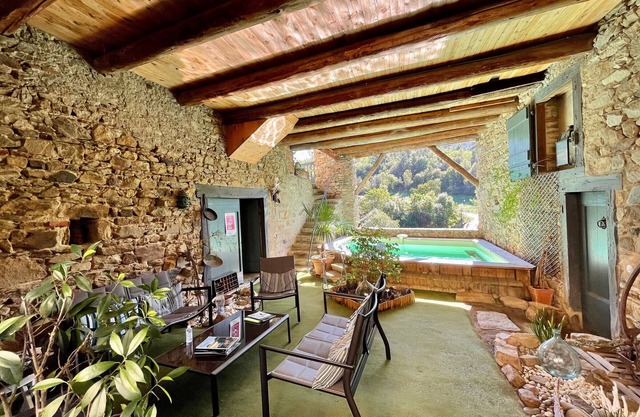 Two charming rooms with private bathrooms in Lavaudieu