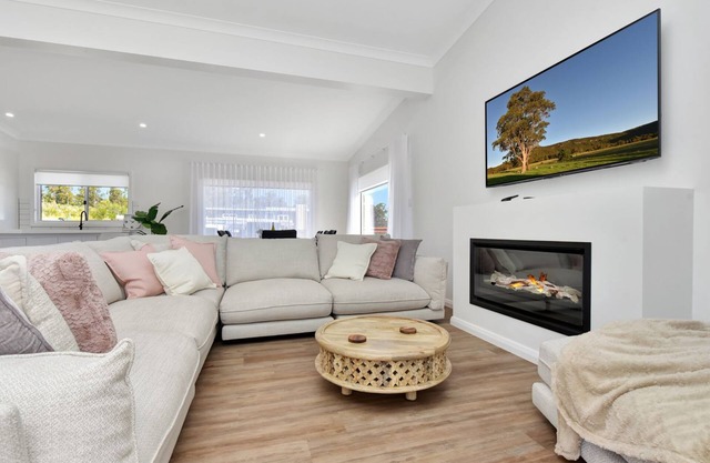 Two for Joy Estate. Sleeping 12, 2 Cottages