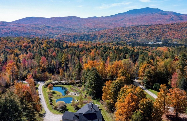 Two ponds, hot tub, sauna, 18 acres!