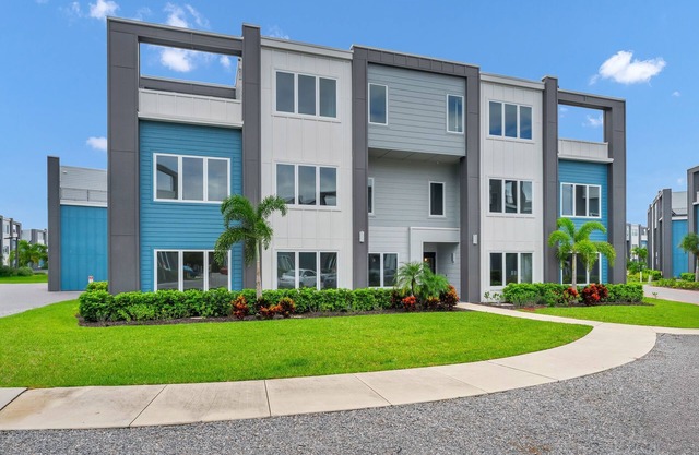 Two Story Condo with Pool Table near Disney with Resort & Waterpark Access -.