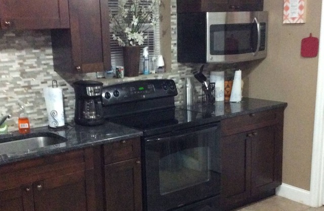 Two story spring break lake house( long term stay specials)