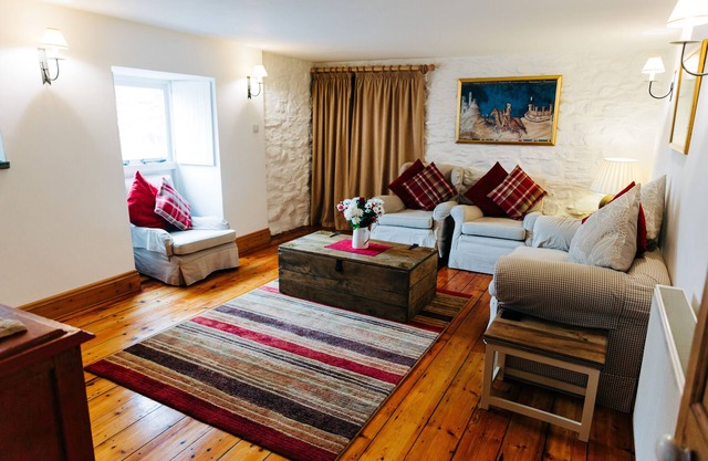 Ty Canol, Relaxing Character Cottage - nr. Abereiddy Beach (sleeps 2-5)