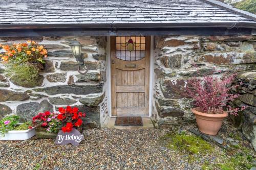 Ty Hebog - Charmingly Restored 17th Century Grade II Listed Barn with Cosy Log Burner