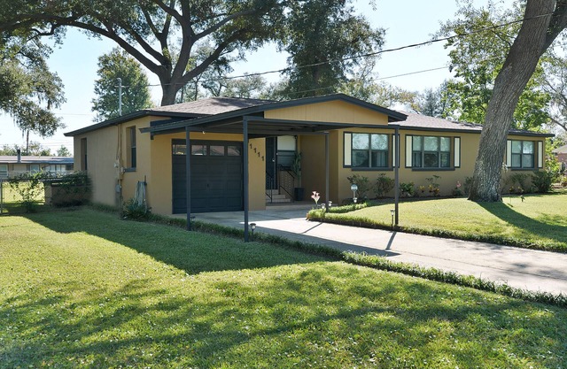 Tyndall Rest & Tranquility - Luxury All-Inclusive 2 Bedroom with Full Office!