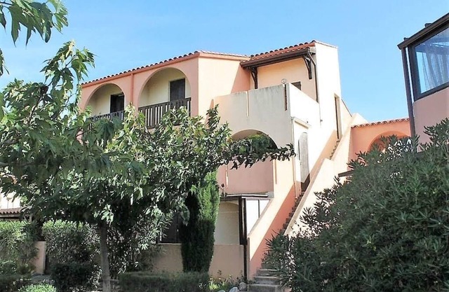 Type 2 apartment for 6 people, private parking, 3 minutes from the beach on foot.