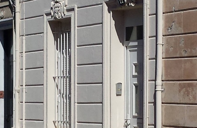 Typical and atypical Bordeaux shop