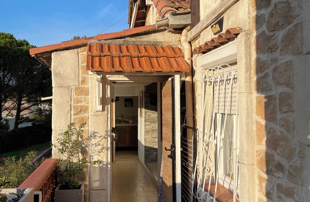 Typical Marseille house with panoramic view of the hills